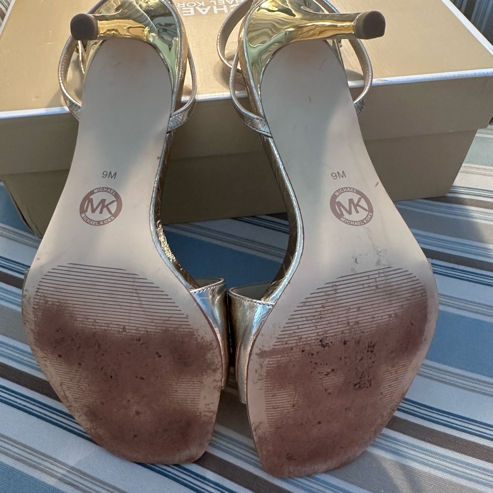 MICHAEL MICHAEL KORS
Elyse Crackled Metallic Leather Sandal Pale Gold - Picture 8 of 8